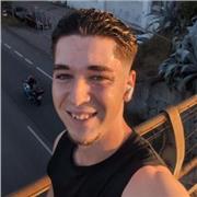 Soy alguien independiente, que considera que sabe lo suficiente de economía y finanzas como para poder impartir clases sobre ello.