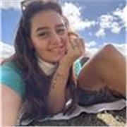 Insegnante qualificata offre lezioni e supporto educativo personalizzato