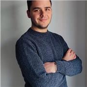 Profesor especializado en psicología clínica, terapia familiar y de pareja (sexología, ansiedad, depresión, pánico, adolescencia).