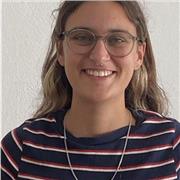 Profesora de apoyo escolar especializada en lengua y literatura