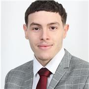 Prof qui est la pour éveiller votre curiosité mais aussi l'envie d'apprendre car la connaissance mène à une autre vision du monde.