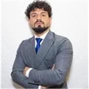 Avvocato civilista impartisce lezioni di diritto per universitari e liceali