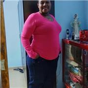 Profesor de escritura imparte clases para niños en edad preescolar