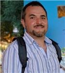 Profesor nativo de inglés ofrece clases dinámicas para mejorar la comunicación en inglés y la preparación de exámenes