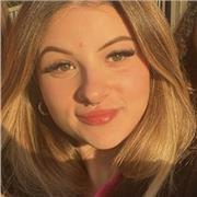 Studentessa Universitaria con diploma in grafica e comunicazione