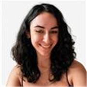 Profesora de guitarra titulada en conservatorio profesional de música