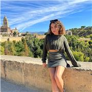 Estudiante universitaria con C1 de inglés titulado y un año viviendo en Canadá, que imparte clases en Toledo.