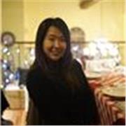 Con certificati HSK 5 (cinese) e IELTS (inglese) offre lezioni di lingua cinese e inglese, lezioni privati o lezioni di gruppo