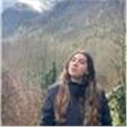 Profesora de lengua castellana y literatura que ofrece clases a alumnos hasta primero de bachillerato