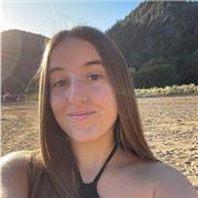 Soy una estudiante de tercero de farmacia con experiencia en dar clases particulares. He dado euskera, inglés, mate y física