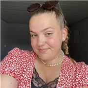 Étudiante en communication je pourrais apporter mon aide pour les devoirs, ou faire du soutient scolaire