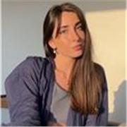 Profesora de Comunicación Audiovisual y Fotografía para principiantes de cualquier edad. 