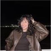 Me llevo genial con los peques, empatizo mucho con ellos, me gusta verlos progresar y mejorar. Me gustaría dar clases a primaria.