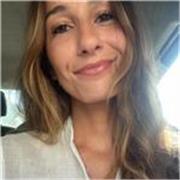 Sono un'insegnante di italiano madrelingua con esperienza e qualifiche. Offro lezioni personalizzate e divertenti.