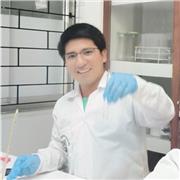 Peruanischer spanischlehrer, der Kinder und Erwachsene in jedem europäischen Land unterrichtet