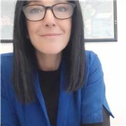 Profesora de marketing digital y analítica web, especializada en GA4, métricas y fundamentos de marketing online. Clases online