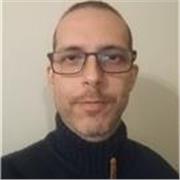 Docente di matematica e fisica impartisce ripetizioni di matematica e fisica a studenti di scuole superiori