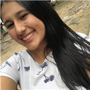 Profesora de matemáticas le brinda sus clases a niños de primaria y secundaria