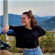 Laureata presso Accademia di Belle Arti offre lezioni di italiano, storia dell'arte e aiuto compiti