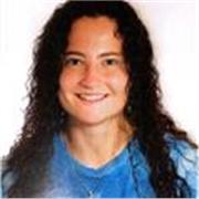 Profesora de Inglés, Biología, Lengua o Matemáticas. Graduada en Biología y con dos años de estancia en países anglosajones.