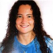 Profesora de Inglés, Biología, Lengua o Matemáticas. Graduada en Biología y con dos años de estancia en países anglosajones.