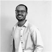 ¡Hola! Soy Roberto, diseñador de interiores especializado en modelado 3D con SketchUp y renderizado con V-Ray