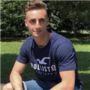 Salve, sono un ragazzo ventenne frequentante medicina & chirurgia presso l’Università di Bologna diplomato all’istituto Tecnico Biologico indirizzo biotecnologie sanitarie con 100&lode e con livello C1 in inglese (certificazione Cambridge) che impartisce