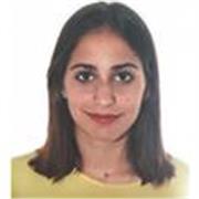 profesora de inglés y todas las materias del colegio imparte clases a niños