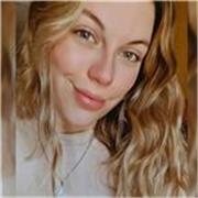 Licenciada en Instrumentación Quirúrgica, docencia en Sanidad y formación en Pedagogía