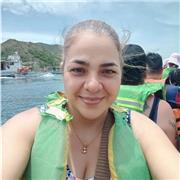 Profesora de cocina enseña a preparar comida Colombiana