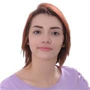 Comunicadora asesora estudiantes en comunicación