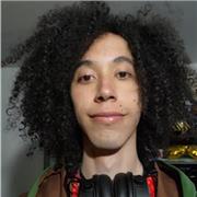 Profesor de Inglés con título en Comunicación Social y Periodismo, dispuesto a enseñar con metodos entretenidos cómo la música