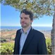 Soy doctor en filosofía, especializado en filosofía moral y política, con cinco años de experiencia docente