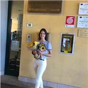 studentessa al terzo anno di Biologia, con diploma liceo classico