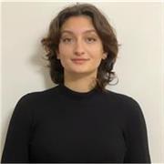 Studentessa di lingue e letterature impartisce lezioni di inglese e francese