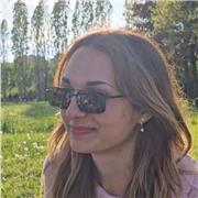 Laureata triennale in chimica e studentessa della magistrale nella medesima facoltà, offre ripetizioni per giovani studenti e adulti