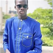 Étudiant donnant des cours particuliers aux élèves de primaire, collège ou lycées