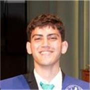 Profesor de Química imparte clases a alumnos hasta 2do de Bachillerato