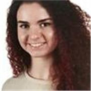 Profesora de inglés y francés imparte clases a niños de todas las edades