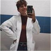 Médica que imparte clases de biología de cualquier nivel escolar