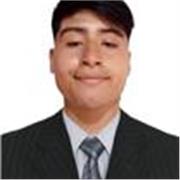 Estudiante de la carrera de Ingeniería Mecatrónica, que imparte clase de Matemáticas, a alumnos de secundaria