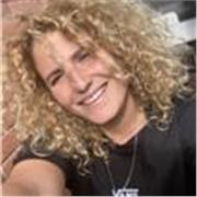 Profesora de alemán imparte clases a alumnado de todas las edades