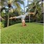 Profesora de yoga y meditación para todos los niveles. 
Guío procesos concientes a todas las edades. Sesiones grupales y privadas.
