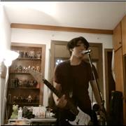 Me llamo Jose Luis, tengo 16 años y llevo 5 estudiando guitarra clásica, eléctrica y bajo de manera autodidacta. Desde hace 2 años estudio guitarra clásica en la escuela de música de sant andreu y aunque mi fuerte es el metal mi pasión por la música va má