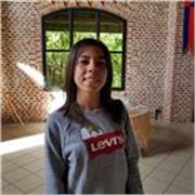 Insegnante ripetizioni diplomata al liceo economico sociale e studentessa al terzo anno di scienze politiche