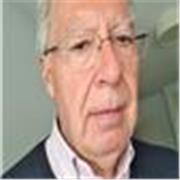 Profesor con mucha experiencia y muy práctica docencia. 