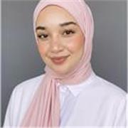 Professeure et traductrice trilingue en anglais, Français et arabe. 