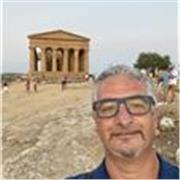 Insegnante di ruolo da oltre 20 anni; disponibile anche per storia, geografia, educazione civica, filosofia e pedagogia