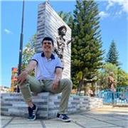 Entrenador personal para todo tipo de público, te enseño a ejercitarte y alimentarte de manera adecuada para lograr tus objetivos.