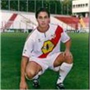 Entrenador de fútbol apto para todas las edades y niveles.
He sido futbolista profesional en equipos como  y ray